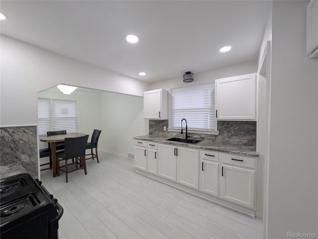 8459 Pierson Street, Detroit, MI 48228