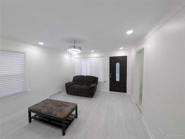 8459 Pierson Street, Detroit, MI 48228