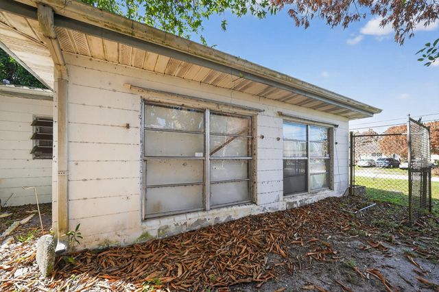 1913 Wyoming Avenue, Fort Pierce, FL 34982