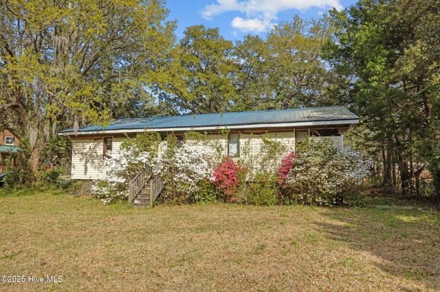 440 Village Drive, Beaufort, NC 28516