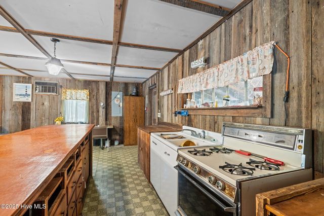 440 Village Drive, Beaufort, NC 28516