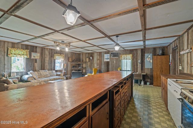 440 Village Drive, Beaufort, NC 28516
