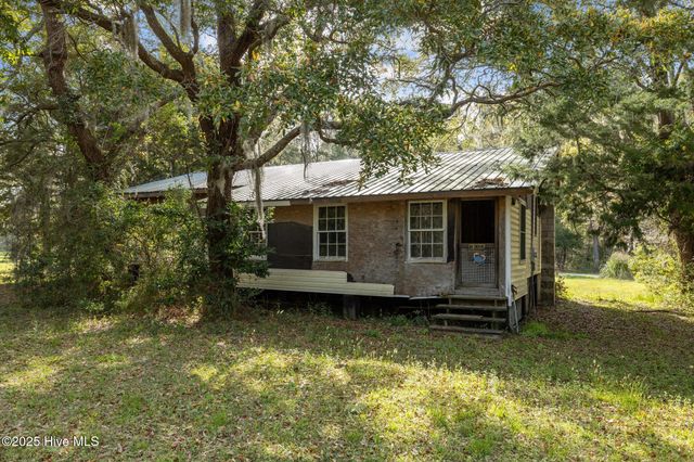 440 Village Drive, Beaufort, NC 28516
