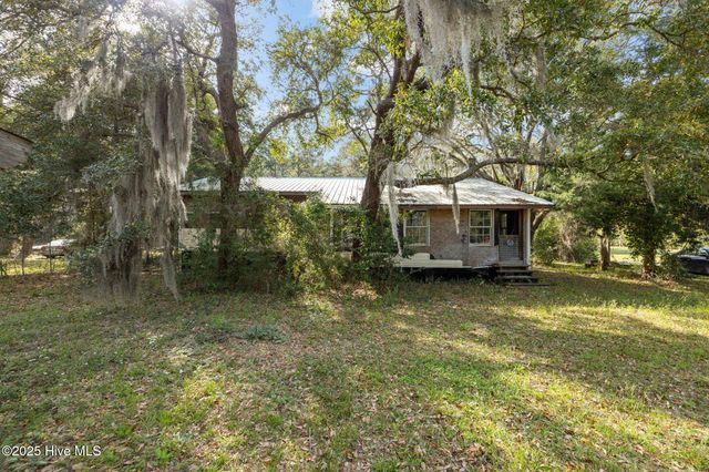 440 Village Drive, Beaufort, NC 28516