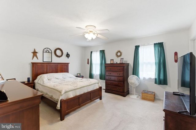488 HARRISON AVE, Berkeley Springs, WV 25411