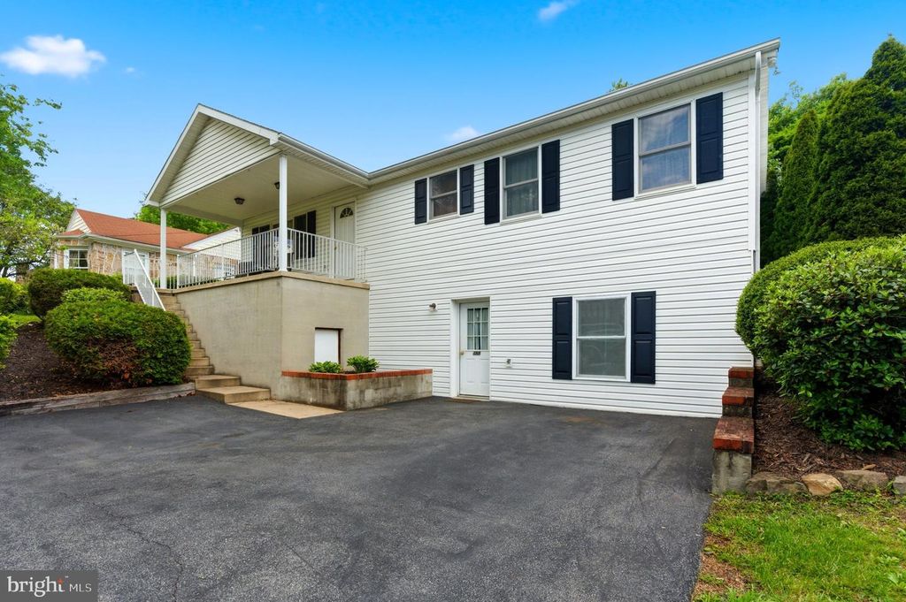 488 HARRISON AVE, Berkeley Springs, WV 25411