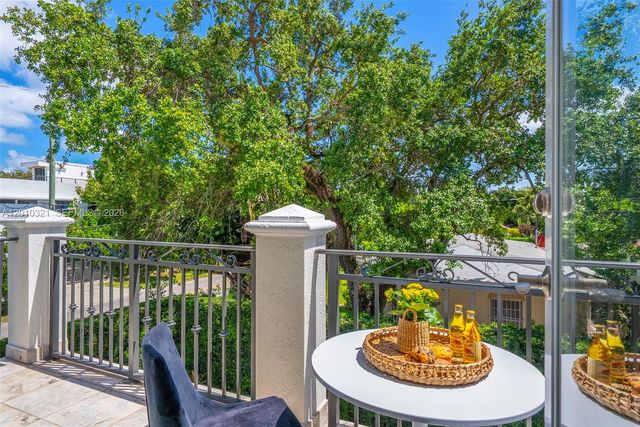 3200 Percival Ave, Miami, FL 33133