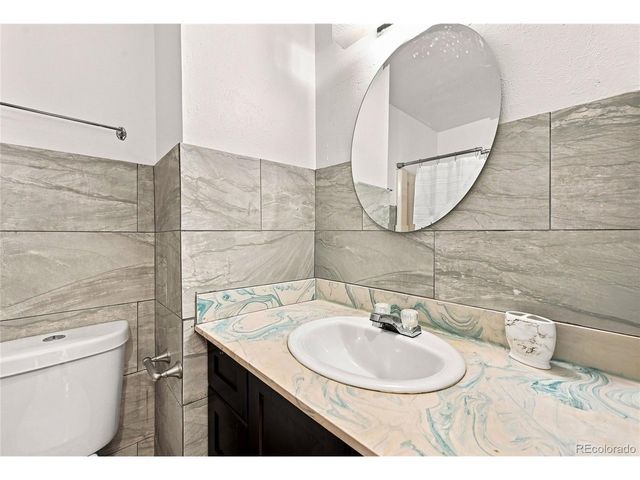 147 Paris Cir, Aurora, CO 80011