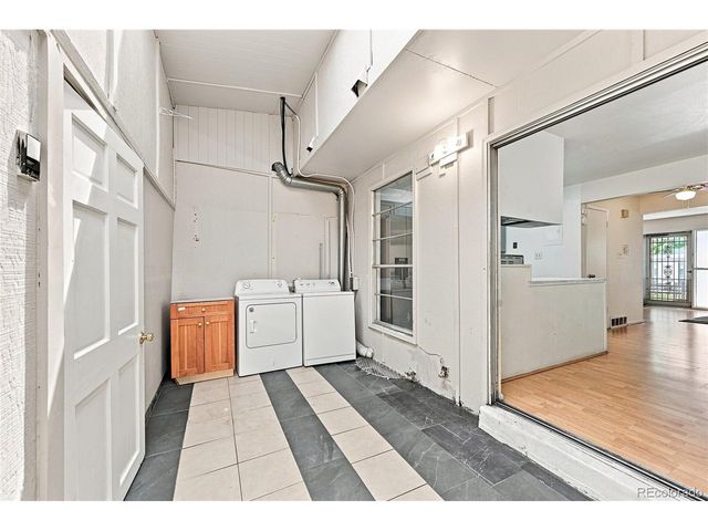 147 Paris Cir, Aurora, CO 80011