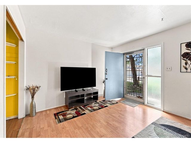 147 Paris Cir, Aurora, CO 80011