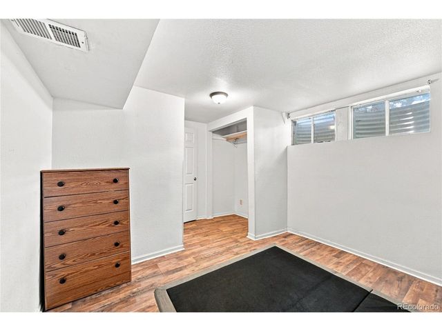 147 Paris Cir, Aurora, CO 80011