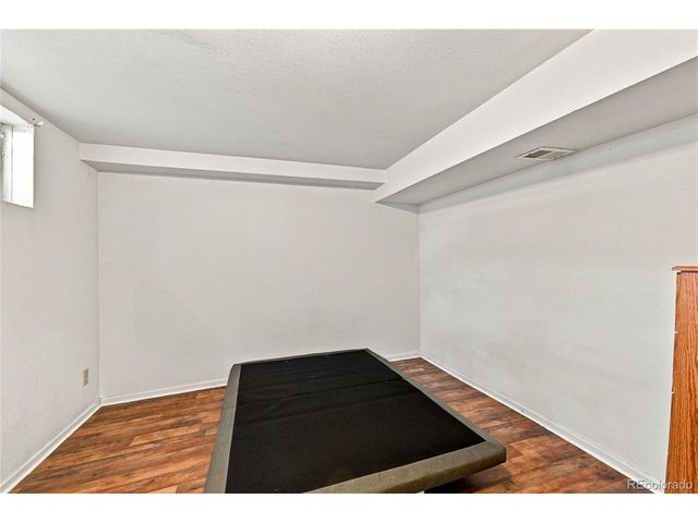 147 Paris Cir, Aurora, CO 80011
