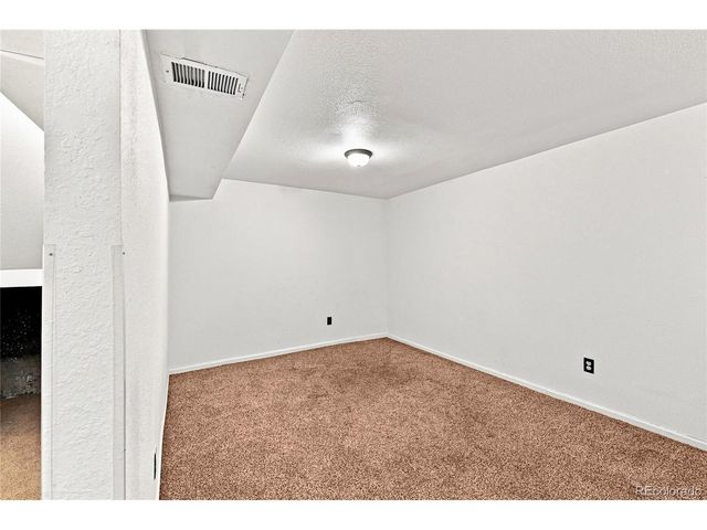 147 Paris Cir, Aurora, CO 80011
