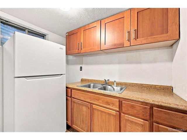 147 Paris Cir, Aurora, CO 80011