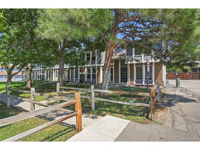 147 Paris Cir, Aurora, CO 80011