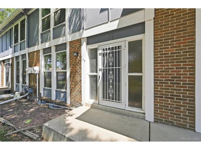147 Paris Cir, Aurora, CO 80011