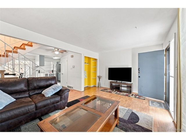 147 Paris Cir, Aurora, CO 80011