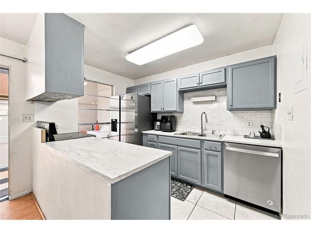 147 Paris Cir, Aurora, CO 80011