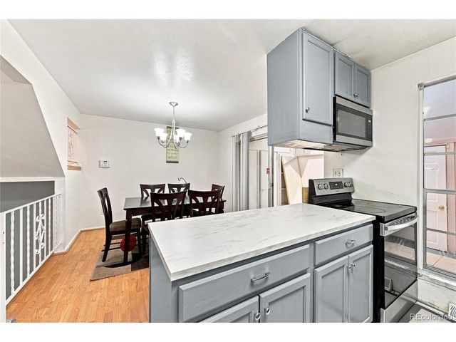 147 Paris Cir, Aurora, CO 80011