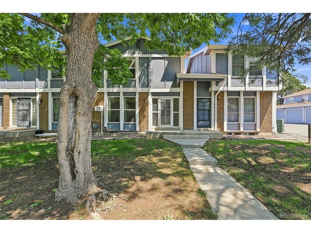 147 Paris Cir, Aurora, CO 80011