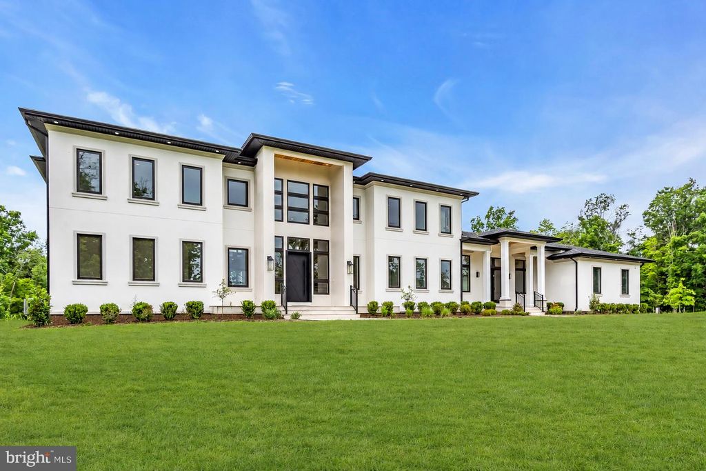 125 HARLINGEN RD, Belle Mead, NJ 08502