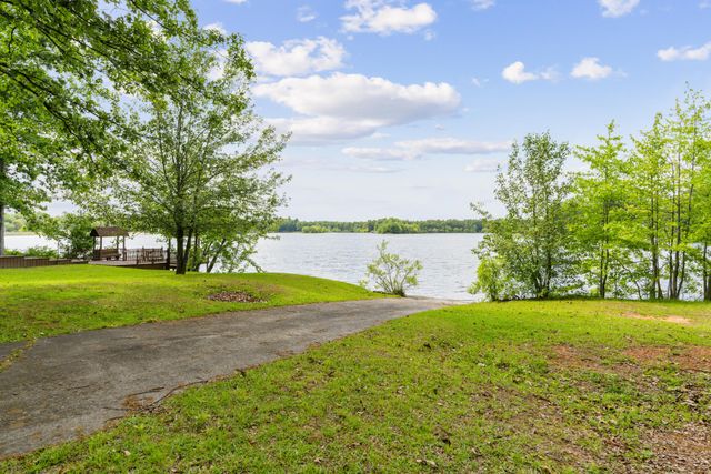 46 Lakeshore Dr, Beechgrove, TN 37018