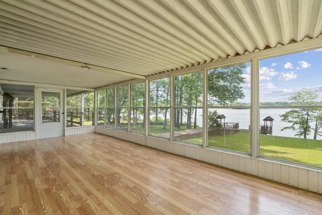 46 Lakeshore Dr, Beechgrove, TN 37018