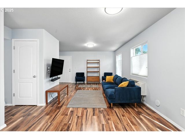 3317 Se 122ND Ave 1, Portland, OR 97236