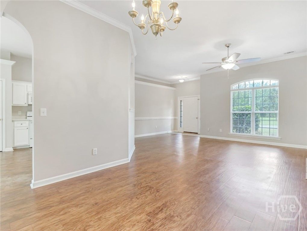 Image 10 of property listing at 127 Williams Avenue, Richmond Hill, GA 31324