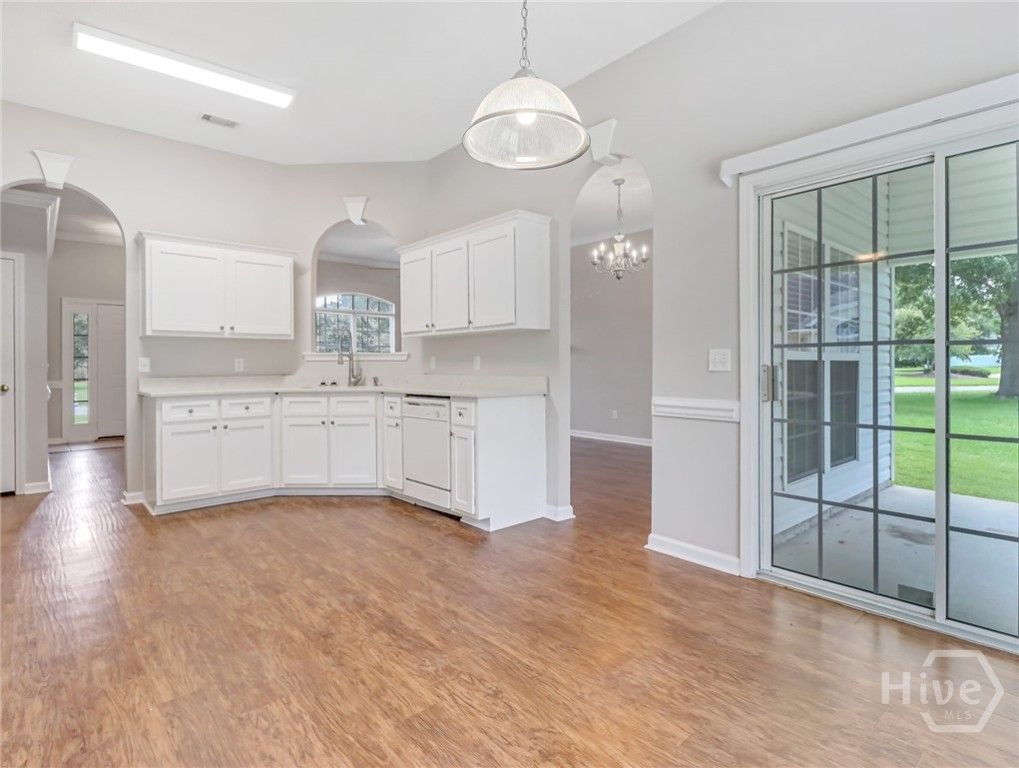 Image 14 of property listing at 127 Williams Avenue, Richmond Hill, GA 31324