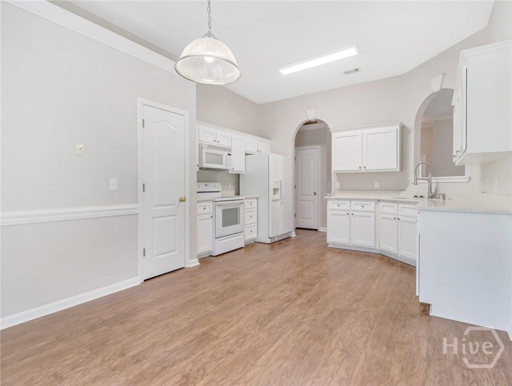 Image 15 of property listing at 127 Williams Avenue, Richmond Hill, GA 31324