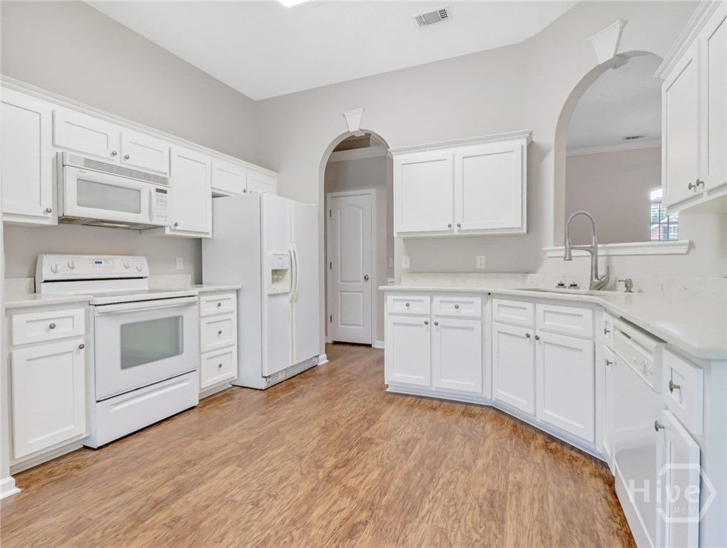 Image 16 of property listing at 127 Williams Avenue, Richmond Hill, GA 31324