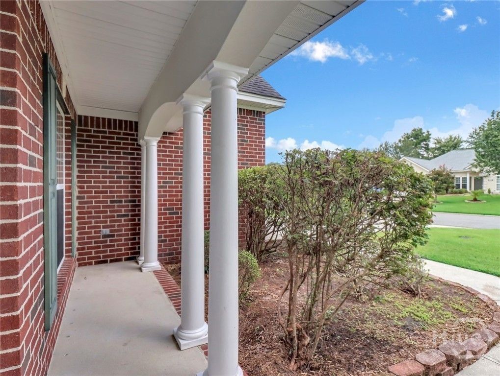 Image 2 of property listing at 127 Williams Avenue, Richmond Hill, GA 31324