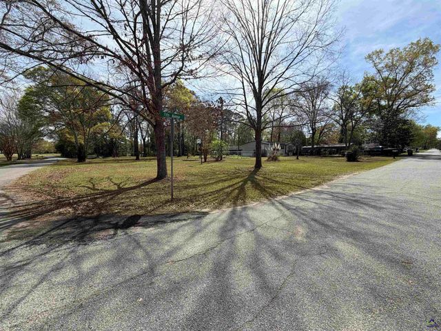 402 5th Avenue, Bonaire, GA 31005