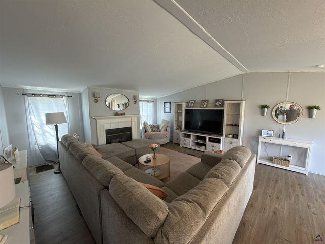 402 5th Avenue, Bonaire, GA 31005