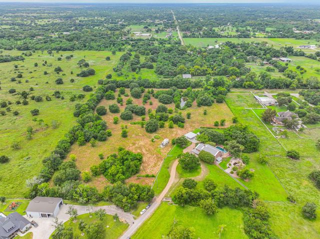 000 Jay Road, Hitchcock, TX 77563