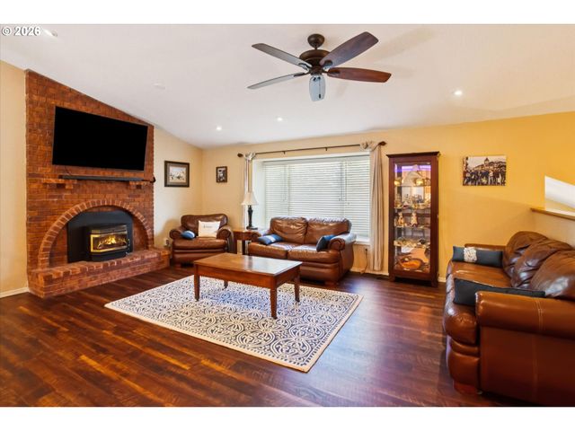 39340 GLOVER Ct, Sandy, OR 97055