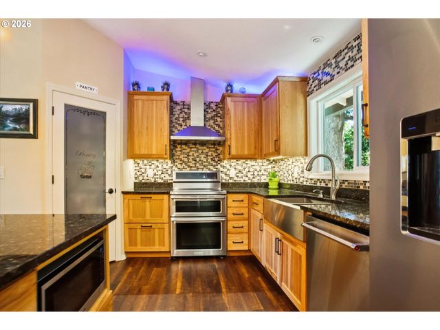 39340 GLOVER Ct, Sandy, OR 97055