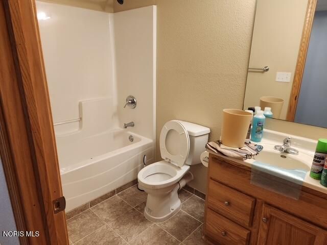 5701 Blue Grass Drive, Walbridge, OH 43465