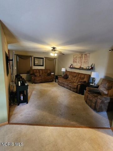 5701 Blue Grass Drive, Walbridge, OH 43465