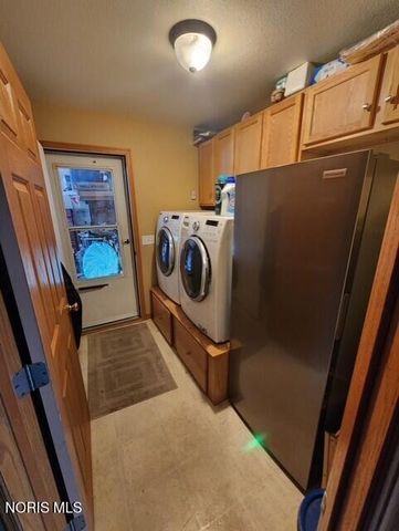 5701 Blue Grass Drive, Walbridge, OH 43465