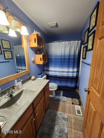 5701 Blue Grass Drive, Walbridge, OH 43465