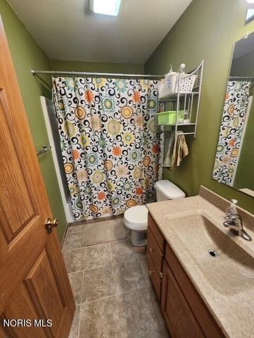 5701 Blue Grass Drive, Walbridge, OH 43465