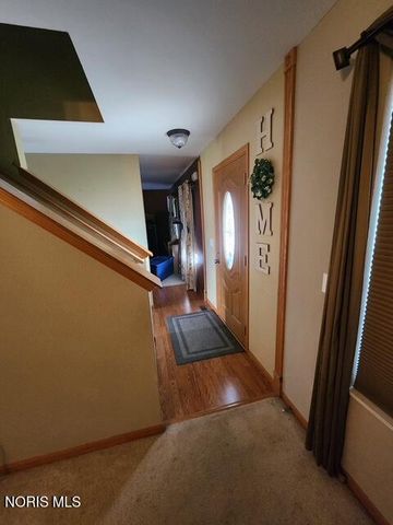 5701 Blue Grass Drive, Walbridge, OH 43465