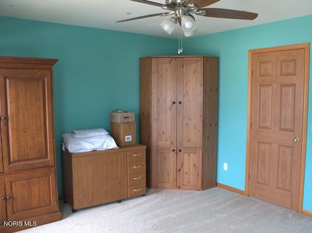 5701 Blue Grass Drive, Walbridge, OH 43465