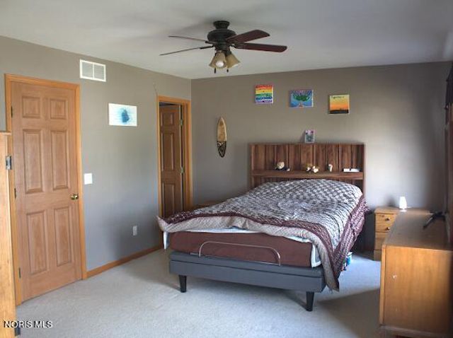5701 Blue Grass Drive, Walbridge, OH 43465