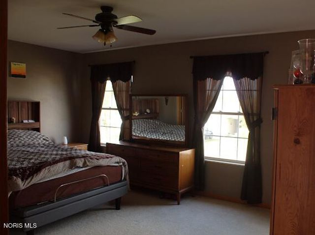 5701 Blue Grass Drive, Walbridge, OH 43465