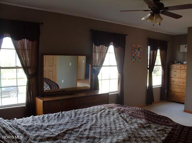 5701 Blue Grass Drive, Walbridge, OH 43465