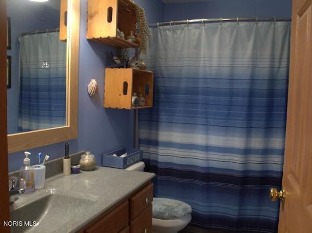 5701 Blue Grass Drive, Walbridge, OH 43465