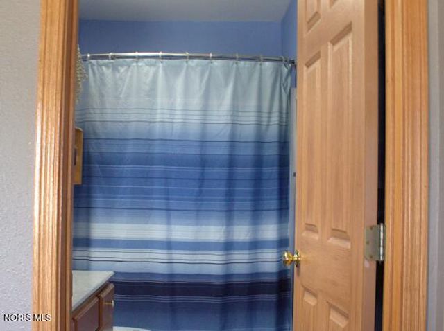 5701 Blue Grass Drive, Walbridge, OH 43465